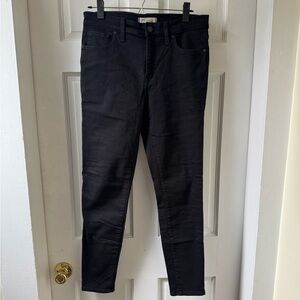 9" Mid-Rise Skinny Jeans in ISKO Stay Black™
